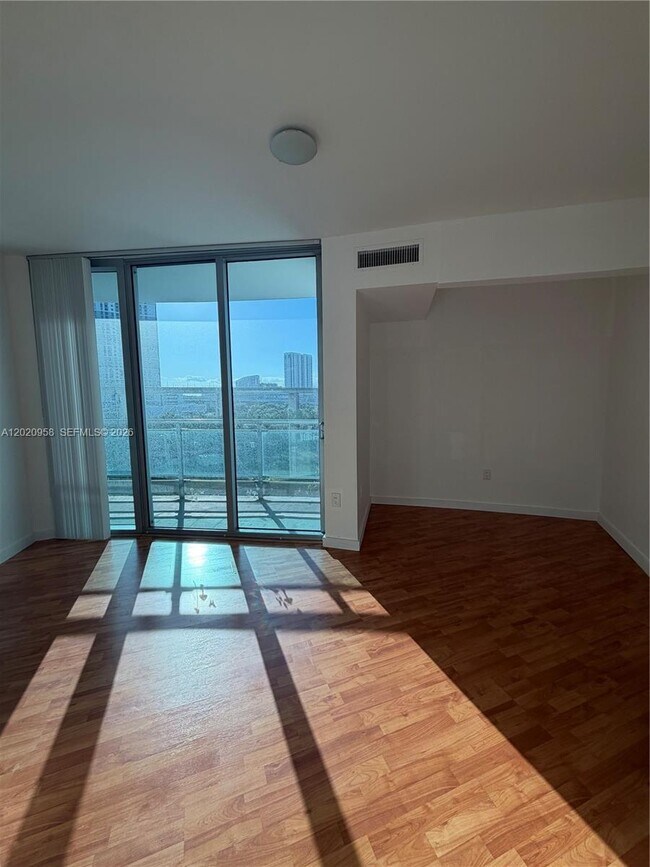 Photo - 350 S Miami Ave Unidad 712