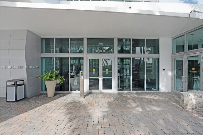 Building Photo - 335 S Biscayne Blvd Unit 4104