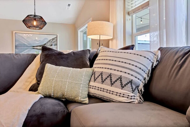 Photo - 187 W Waukesha St Unidad ID1250655P