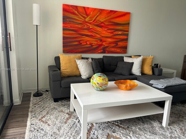 Building Photo - 2851 Somerset Dr Unit 307