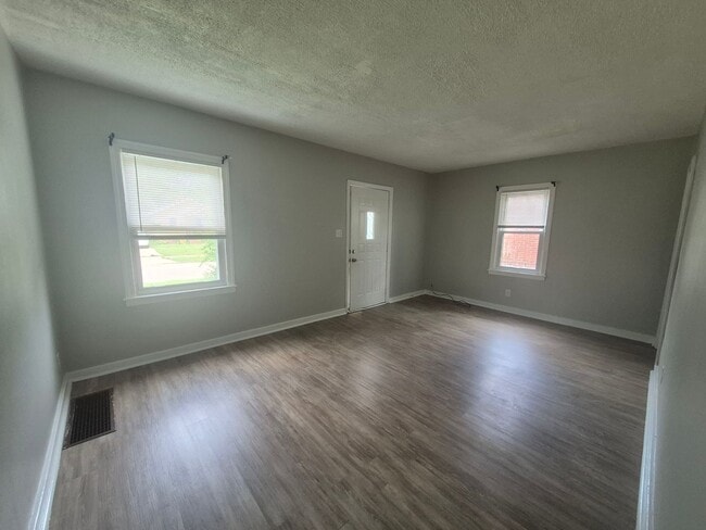 Photo - 622 Crestmore Ave
