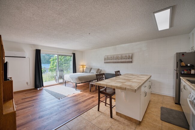 Building Photo - 355 Kalanianaole St