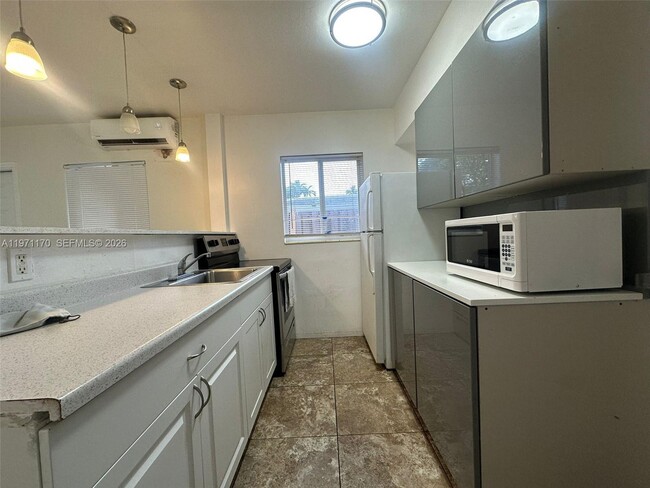 Photo - 729 NE 6th St Unidad 2