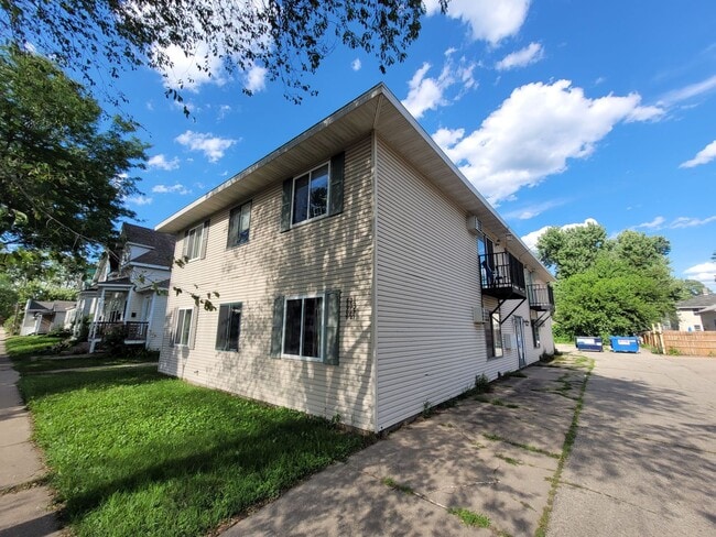 Building Photo - 821 5th Ave S Unit 823