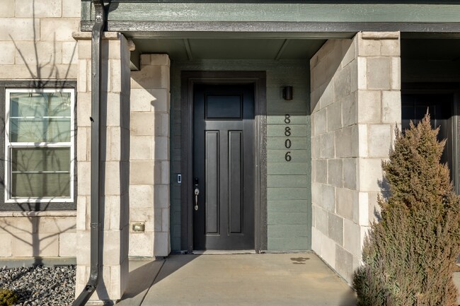 8806 Fraser River Lp