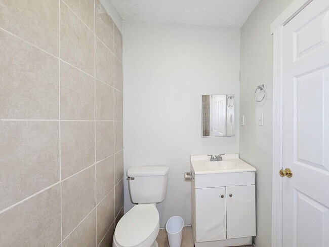 Building Photo - 711 Ave A Unit 4 Rental