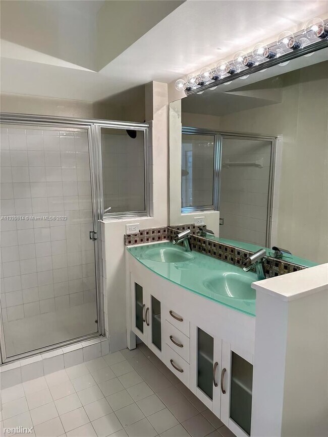 Photo - 3 br, 2 bath Condo - Porto Bellagio