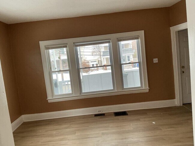 Building Photo - 4233 Valley Rd