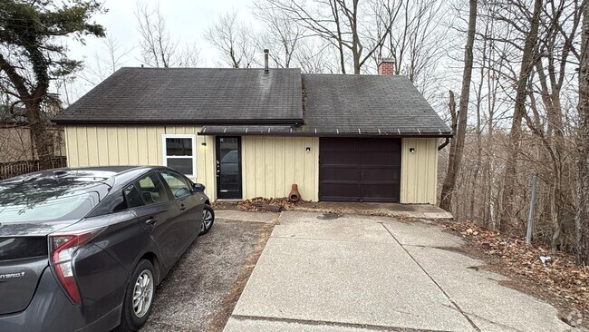 Building Photo - 3 Bedroom Home Elyria