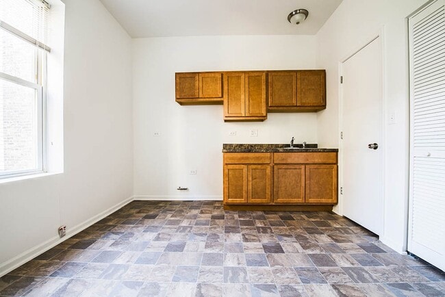 3560 W Cermak