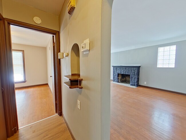 Photo - 1633 Veronica Ave