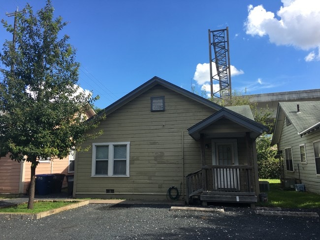 Photo - 713 E Elmira St