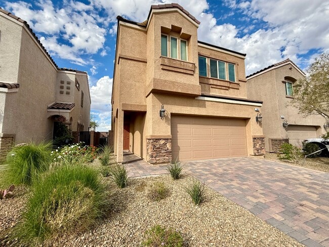 Photo - 4 BED, 2.5 BATH, 2 CAR-GARAGE, TWO-STORY, SINGLE FAMILY HOME FOR RENT w/ COMMUNITY POOL & SPA