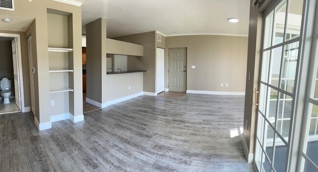 Photo - 1 BEDROOM = FIRST FLOOR = LAKE VIEW  Approved The Same Day!! Unidad 10186-D1 - Atlanta
