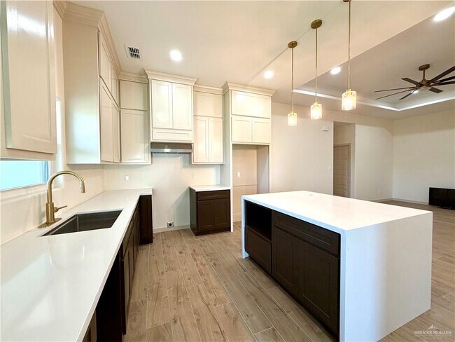 22 La Laguna Rd