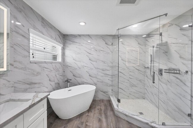 Photo - 618 Eastpointe Ct