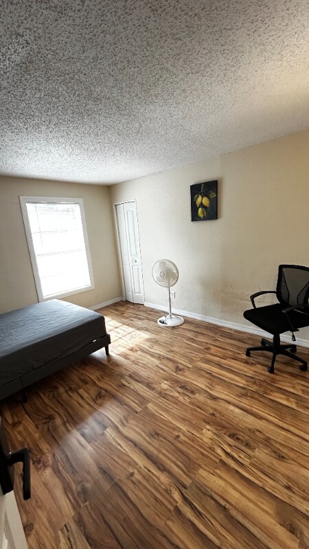 Photo - 1104 E Genesee St