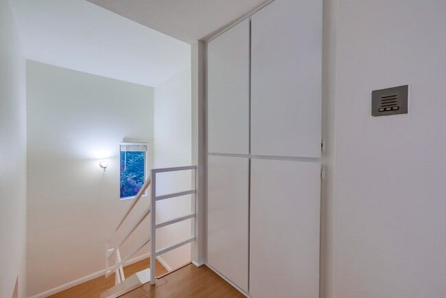 Photo - 1077 W Kensington Rd Unit 3
