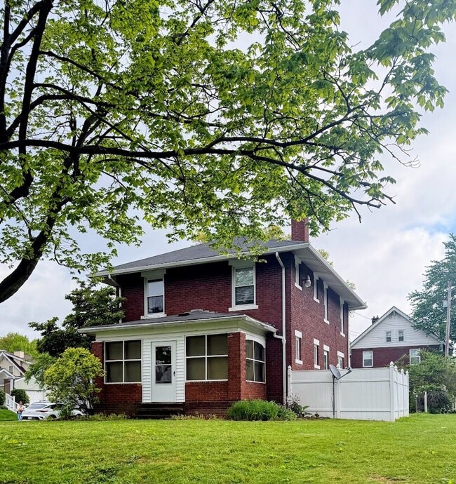 Photo - Three bedroom one bathroom home for rent