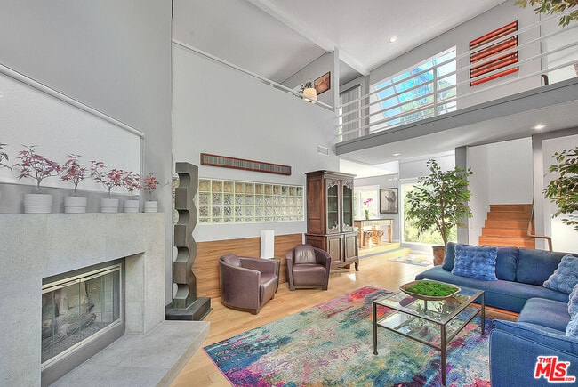Building Photo - 7943 Willow Glen Rd Rental