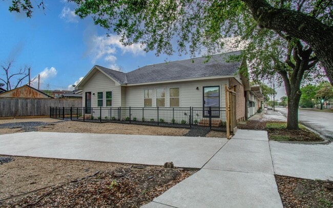 Building Photo - 4006 Navigation Blvd