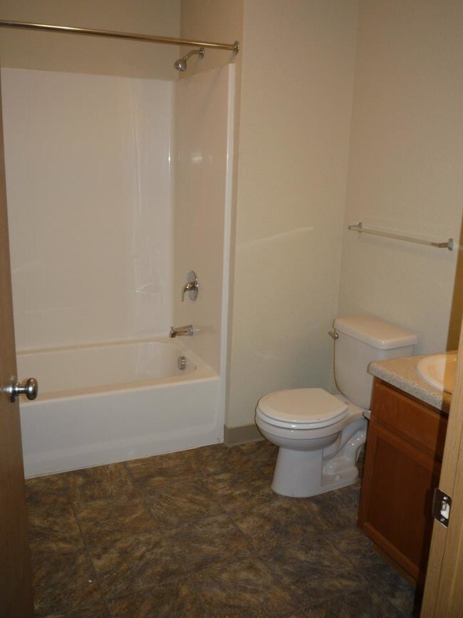 Marbleton Pinewood Apartments