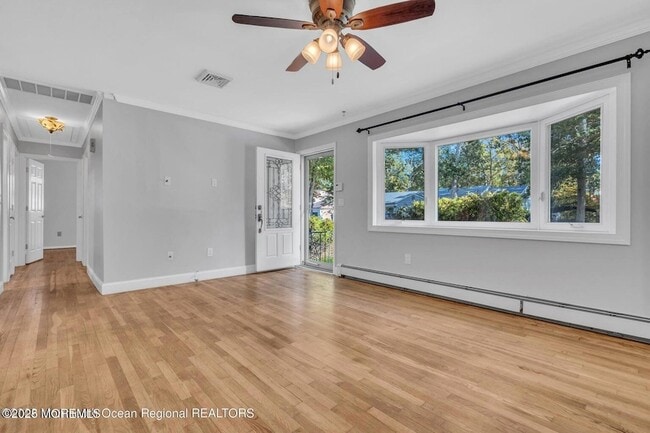 Photo - 2253 Llewellyn Pkwy