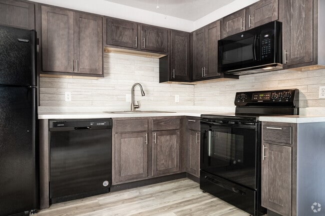 2BR, 1BA - 998SF