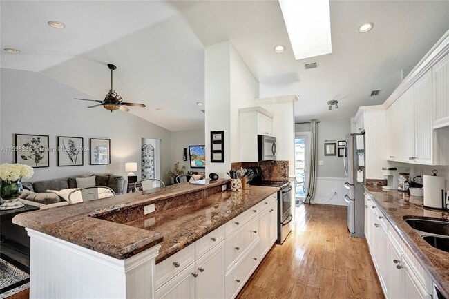 Photo - 874 Blueberry Dr