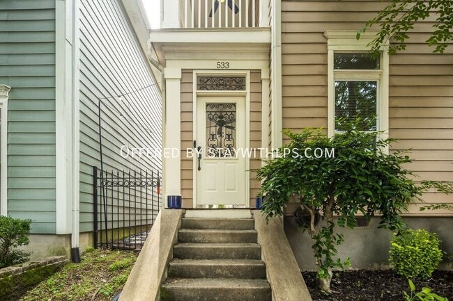 Building Photo - 533 Rienzi Dr