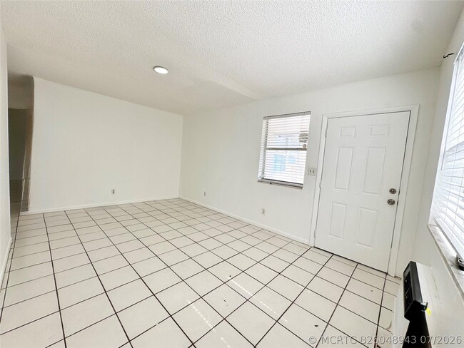 Photo - 147 W 17th St