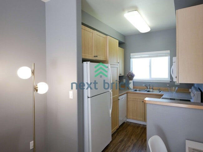 Photo - Quiet Townhouse 2 Beds 1.5 Bath Available for Rent!