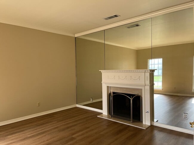 Photo - Beautiful Town South 4BR/4BA