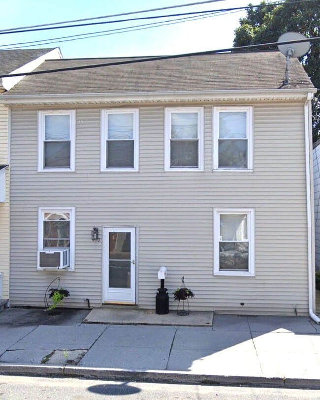 Building Photo - 3 Bedroom 1 Bath House