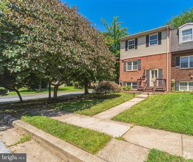 Building Photo - 64 Pickersgill Square Rental