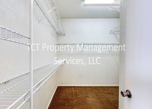 Photo - Beautiful 3 bedroom, 3 bathroom home in Mesa!