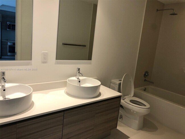 Photo - 121 NE 34th St Unit 812