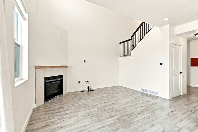 Photo - 3 Bedroom 2.5 Bathroom Townhome in Bluffdale!