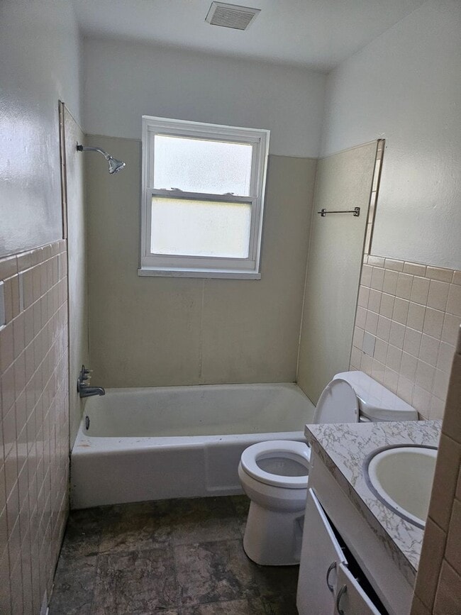 Building Photo - Lombard Duplex Unit 1219 S. Lombard Rental