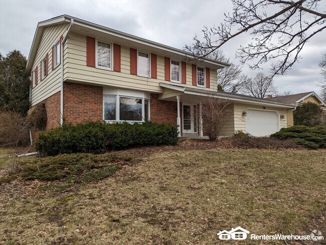 Building Photo - 8861 Greenhill Ln Rental