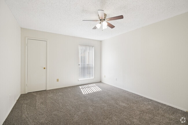 1BR, 1BA - 715SF - Bedroom