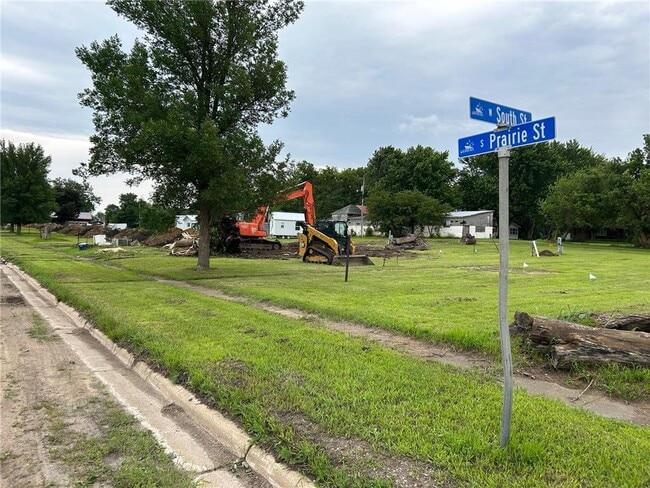 Photo - 301 S Prairie St