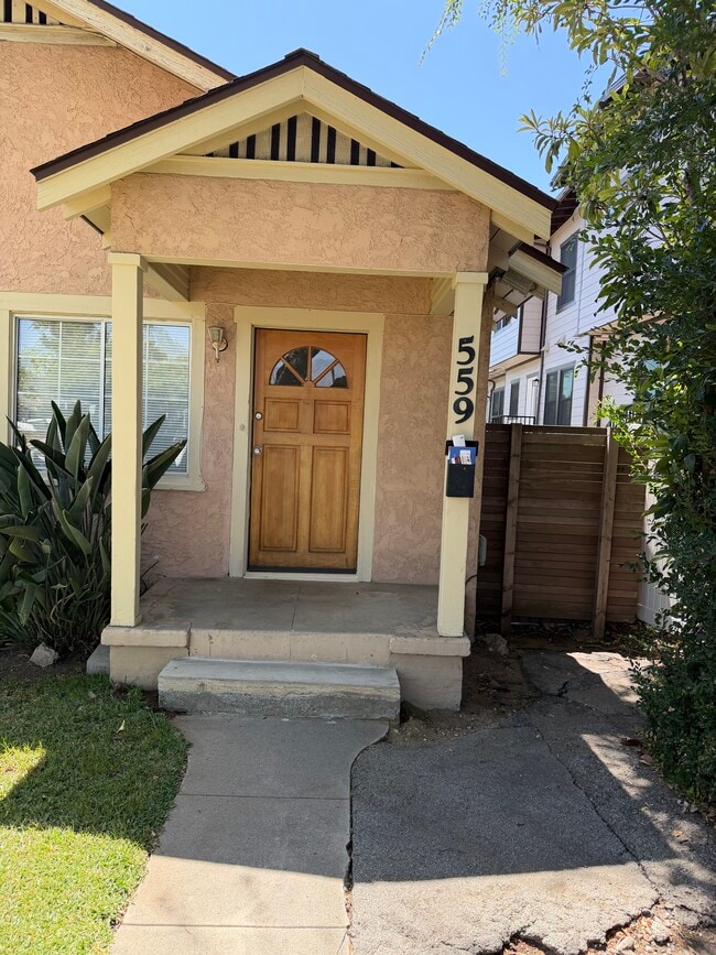 front door - 559 Lincoln Ave Unidad 559