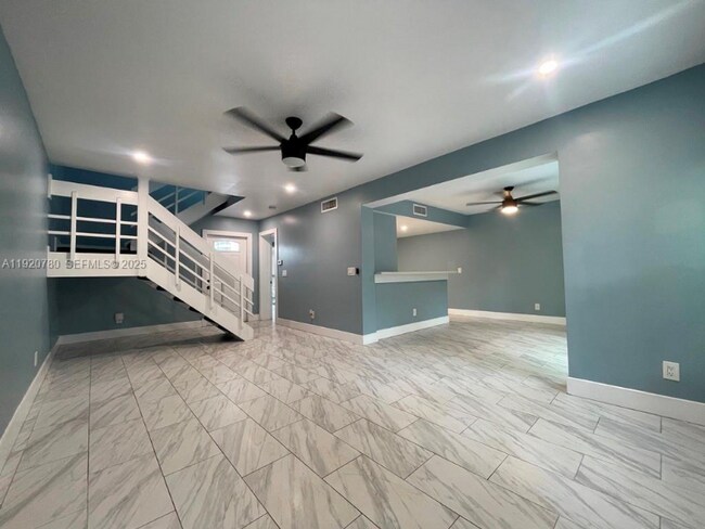 Photo - 330 Sunshine Dr