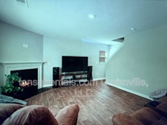 Photo - 304 Millen Dr