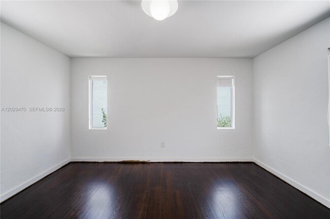 Photo - 550 W 49th St