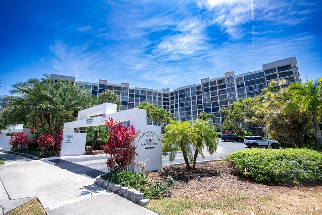 Building Photo - 600 Parkview Dr Unit 830 Rental