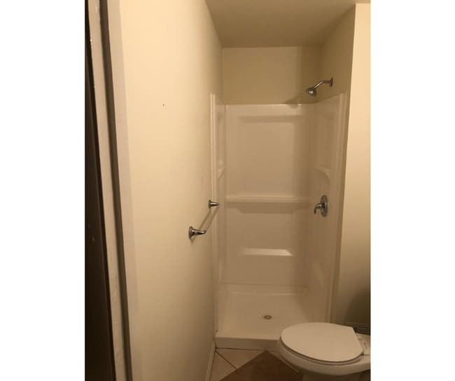 Photo - 9083 Meadow Heights Rd Unidad 4 Available $700 4