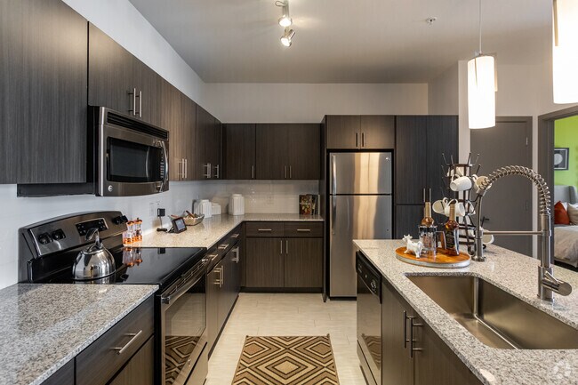 2BR, 2BA - 1111SF