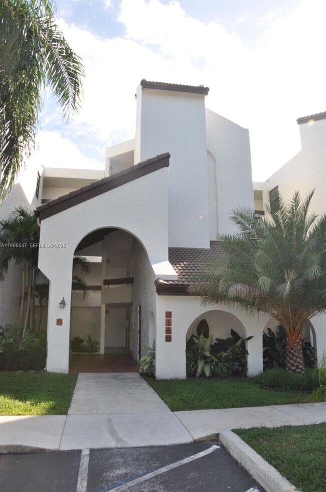 Building Photo - 9140 SW 123rd Ct Unit 301